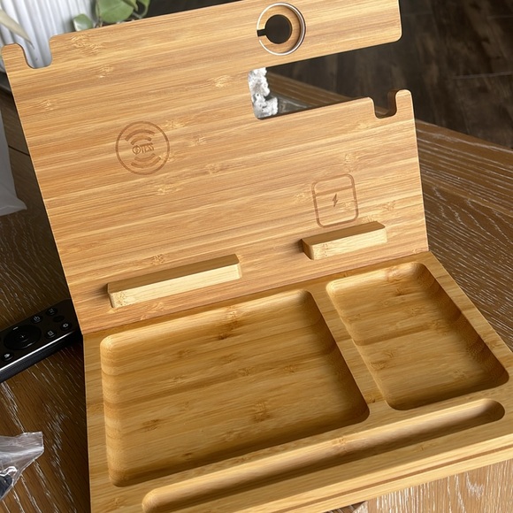 6 in 1 Wireless Charging Station - Picture 4 of 5